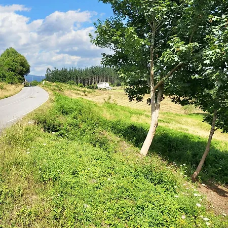 Charming House In Ourol With Mountain View, Large Garden.