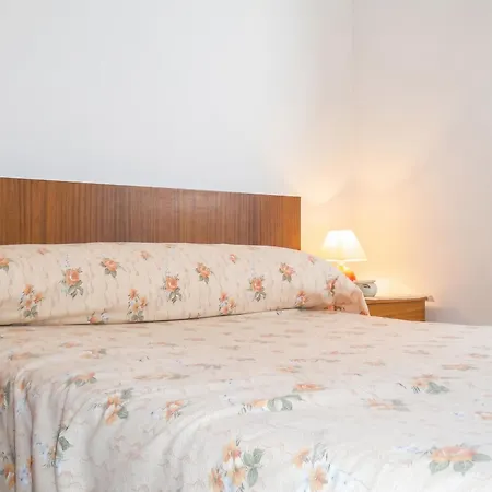 Charming House In Ourol With Mountain View, Large Garden.