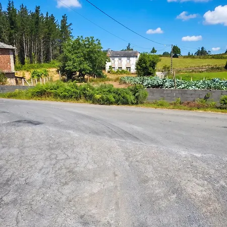 Charming House In Ourol With Mountain View, Large Garden. *