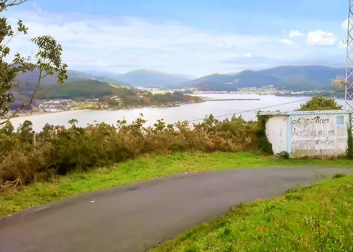 Charming House In Ourol With Mountain View, Large Garden.